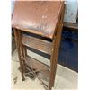 Image 4 : VINTAGE COLLAPSABLE STEP STOOL