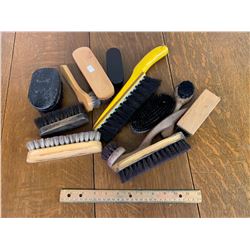 LOT OF WOODEN BRUSHES