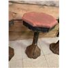 Image 3 : LOT OF 3 ANTIQUE CAST IRON STOOLS STAND 21"