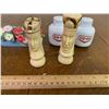 Image 2 : SALT AND PEPPER LOT COOP KING WUEEN FLOWERS