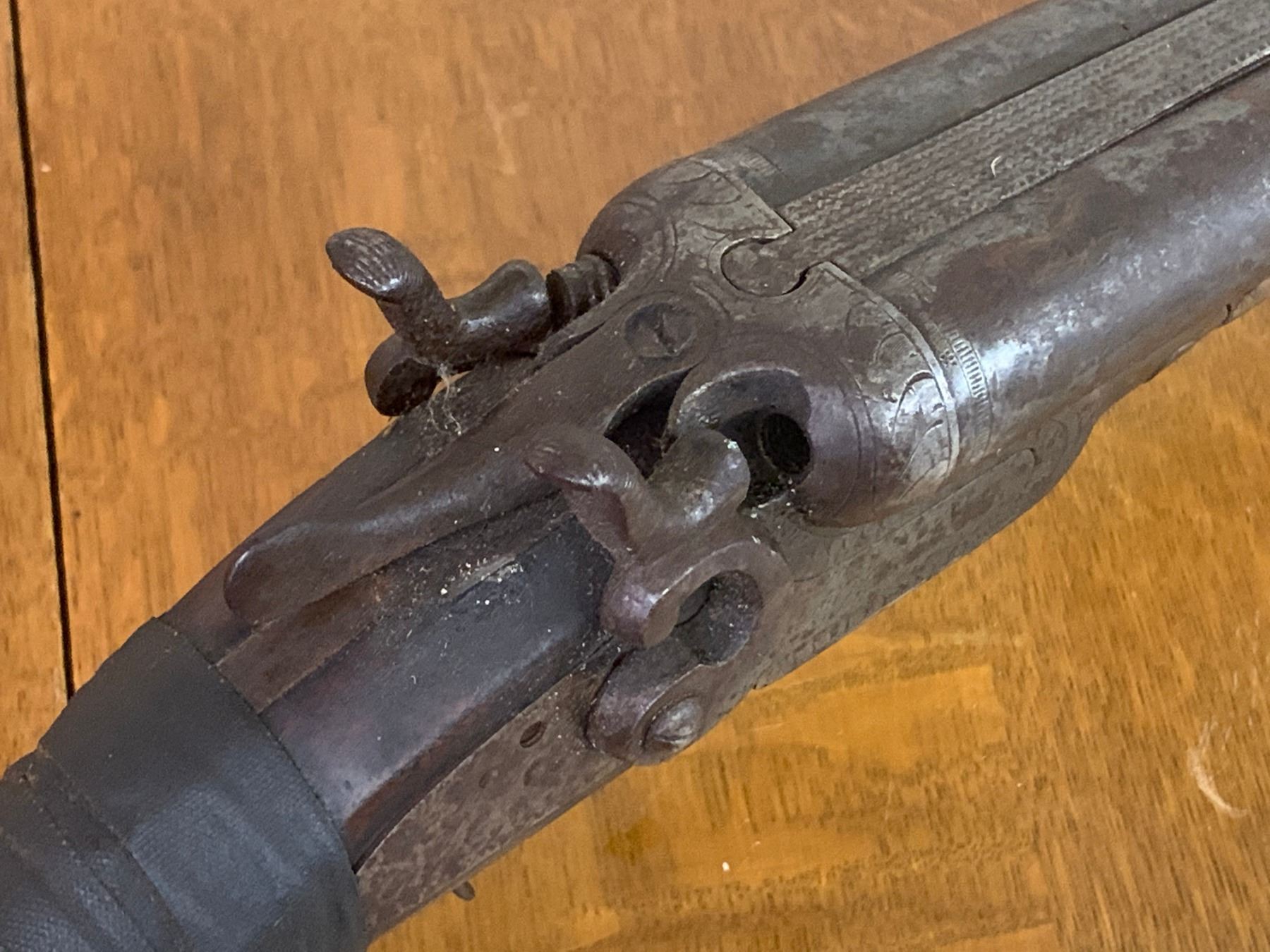 ANTIQUE WALL HANGER DOUBLE BARREL SHOTGUN