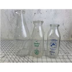 LOT OF VINTAGE MILK BOTTLES