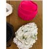 Image 4 : LOT OF VINTAGE LADIES HATS