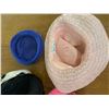 Image 6 : LOT OF VINTAGE LADIES HATS