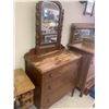 Image 1 : VANITY DRESSER