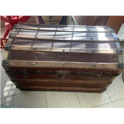 ANTIQUE TRUNK 33x19x21"