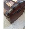Image 4 : ANTIQUE TRUNK 33x19x21"