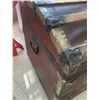 Image 5 : ANTIQUE TRUNK 33x19x21"
