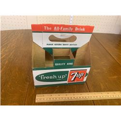 VINTAGE 7UP SODA POP BOTTLE CARDBOARD CARRIER