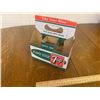 Image 2 : VINTAGE 7UP SODA POP BOTTLE CARDBOARD CARRIER