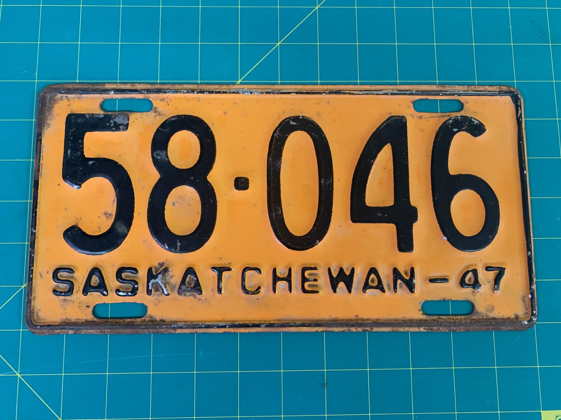 1947 SASKATCHEWAN LICENCE PLATE Schmalz Auctions