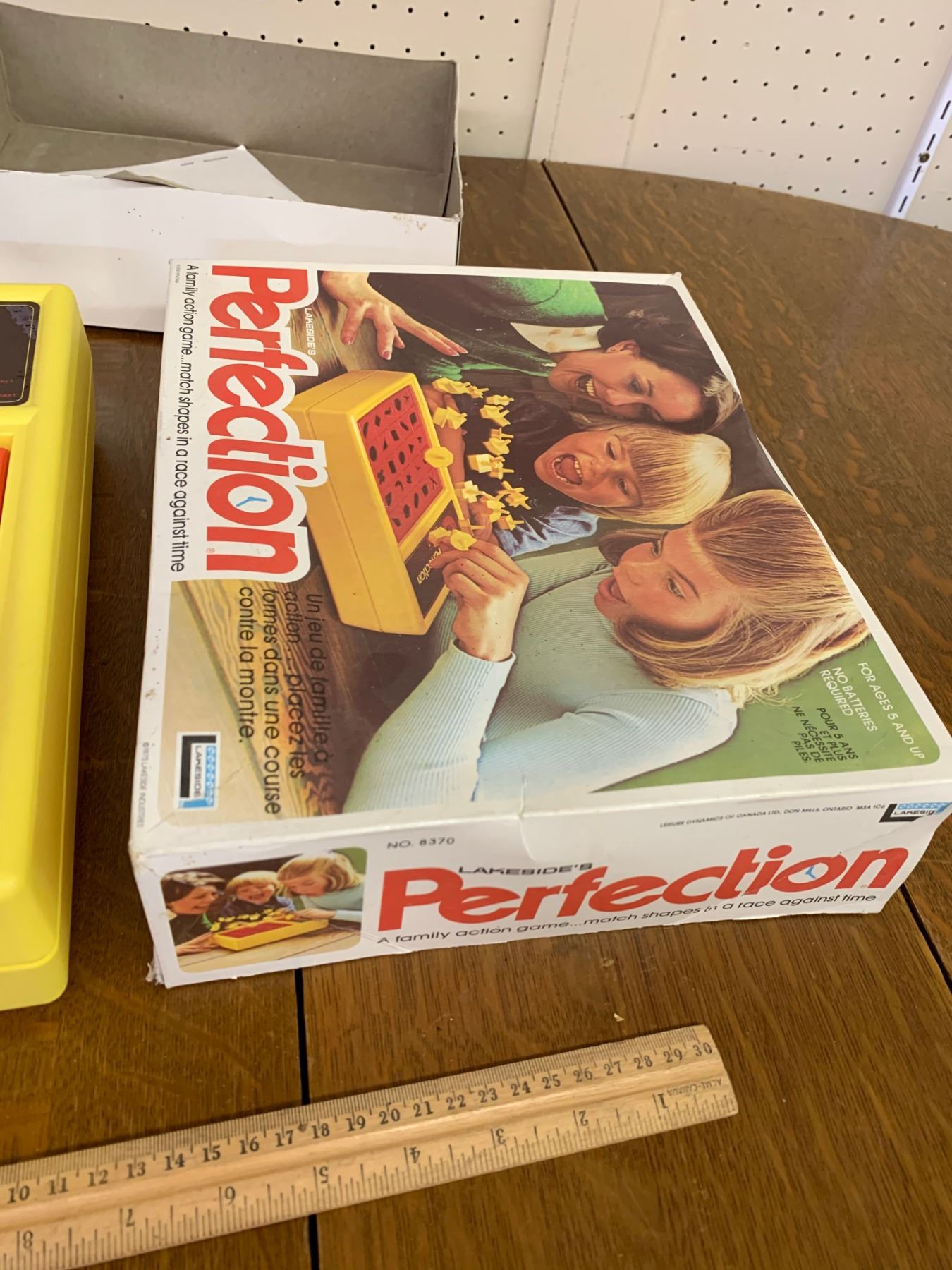 Perfection Game Exploding VINTAGE PERFECTION GAME WITH BOX
