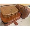 Image 1 : LOT OF 3 SUITCASES