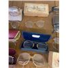 Image 3 : LOT OF VINTAGE AND ANTIQUE EYE GLASSES