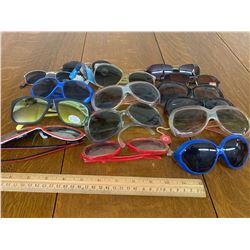 LOT OF VINTAGE SUNGLASSES