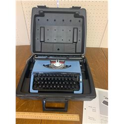 VINTAGE SEAR CELEBRITY TYPEWRITER AND CASE