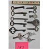 Image 1 : 13 VINTAGE KEYS