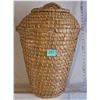 Image 1 : 24" WOVEN BASKET, LID, HANDLES