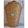 Image 2 : 24" WOVEN BASKET, LID, HANDLES