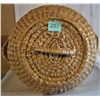 Image 3 : 24" WOVEN BASKET, LID, HANDLES