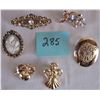 Image 1 : 6 ASSORTED FANCY BROACHES