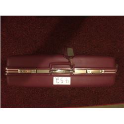 450-VINTAGE SAMSONITE SATURN III   BURGANDY SUITCASE WITH ROLLERS.PULL HANDLE, ORIGINAL LUGGAGE TAGS