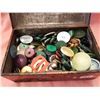 Image 2 : Tin of vintage buttons