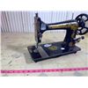 Image 2 : ANTIQUE SINGER SEWING MACHINE
