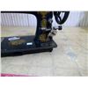 Image 5 : ANTIQUE SINGER SEWING MACHINE