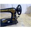 Image 6 : ANTIQUE SINGER SEWING MACHINE