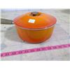 Image 2 : ORANGE CAST IRON SAUCE PAN MADE IN FRANCE