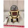 Image 2 : VINTAGE REMOTE CONTROLLED ROBOT BATTERY OPERATED