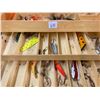 Image 7 : TACKLE BOX WITH HOOKS