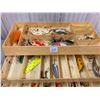 Image 8 : TACKLE BOX WITH HOOKS