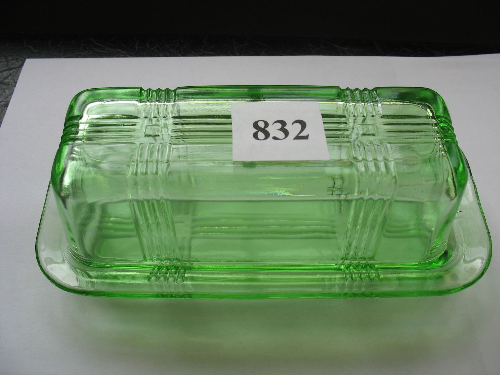 GREEN DEPRESSION GLASS 1/4 POUND BUTTER DISH with LID CRISSCROSS PATTERN