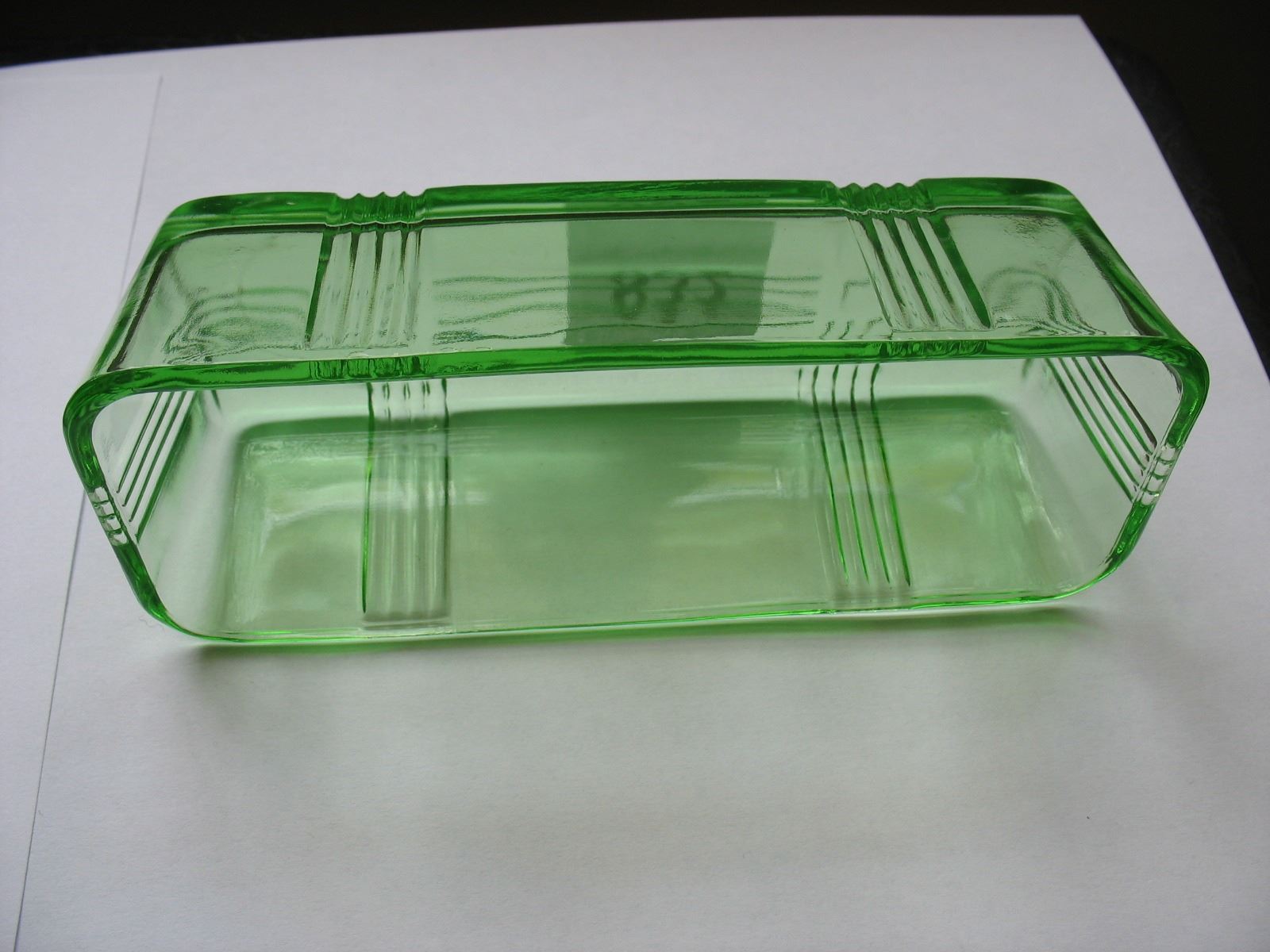 GREEN DEPRESSION GLASS 1/4 POUND BUTTER DISH with LID CRISSCROSS PATTERN