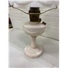 Image 2 : Aladdin Lincoln drape lamp c/w white shade (no chimney) model b -very nice