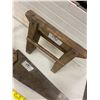 Image 3 : 3 pc's hand saw, primitive saw stand and metal saw set