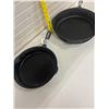 Image 1 : 2 cast frying pans 10" and 13"