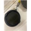 Image 5 : 2 cast frying pans 10" and 13"