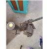 Image 3 : ANTIQUE METAL PRESS