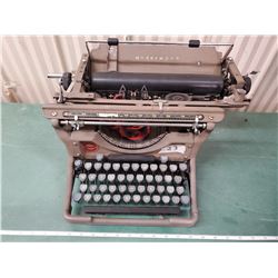 ANTIQUE UNDERWOOD TYPEWRITER