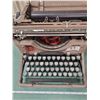 Image 2 : ANTIQUE UNDERWOOD TYPEWRITER