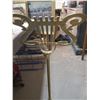 Image 4 : OLD BRASS MUSIC STAND