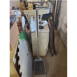 OLD DOCTORS SCALE- WORKS GOOD