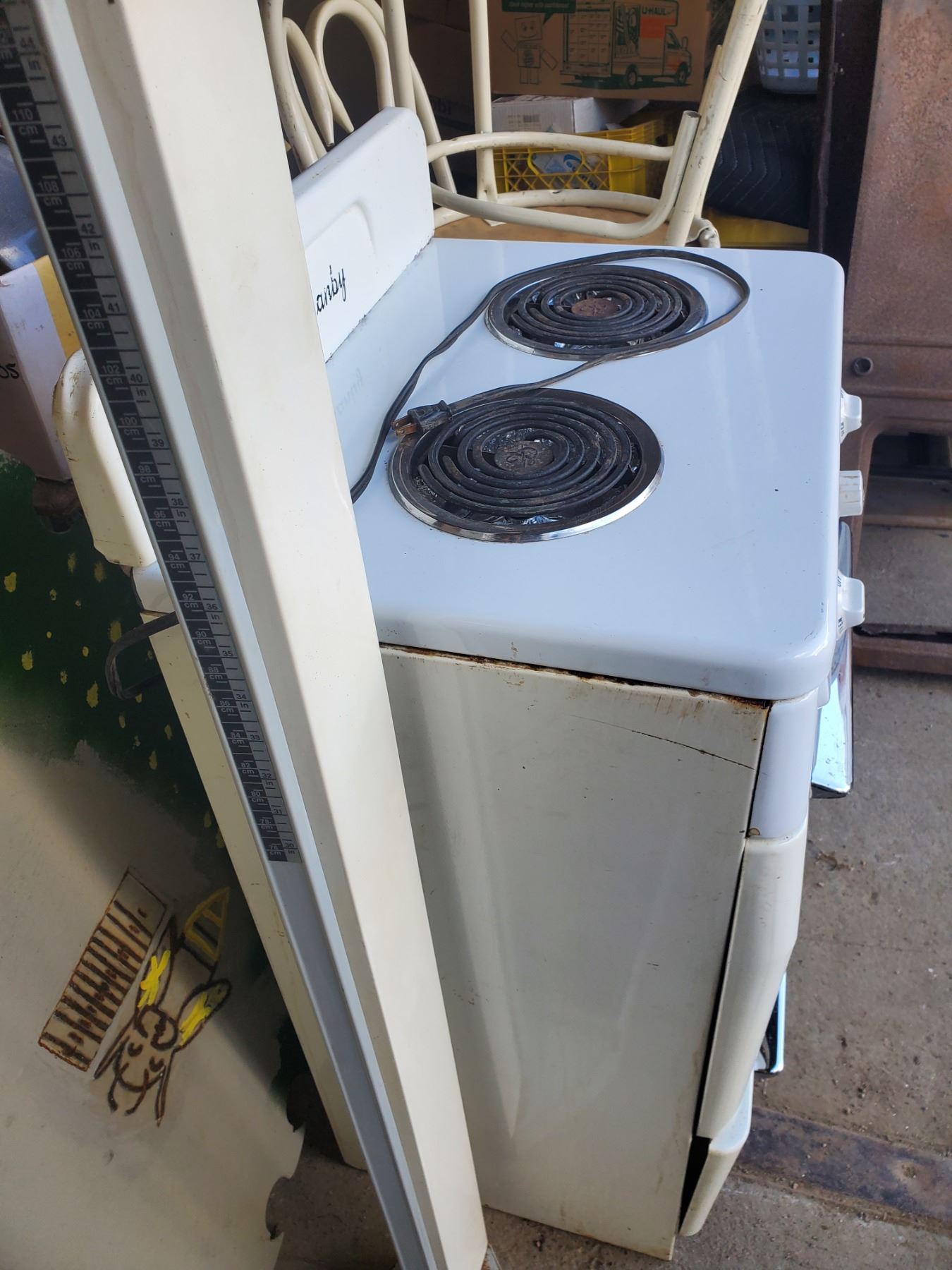 ANTIQUE DANBY 110V 2 BURNER STOVE & OVEN (WORKS GOOD)