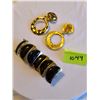 Image 1 : Cheetah print dangle clip on earrings on gold coloured metal, Black and gold coloured stretch bracel