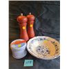 1078  Set of dark red salt and pepper mills, Holland stroopwafel tin, Korea Coree vintage blue floral cera