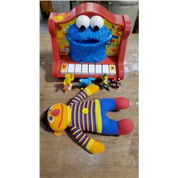 VINTAGE SESAME STREET TOYS   1976 COOKIE MONSTER KEYBOARD(WORKS), FIGURES AND PLUSH
