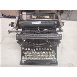 ANTIQUE UNDERWOOD TYPE WRITER